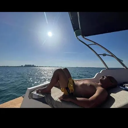 Bådhotel Clarissa 5 Stelle Brindisi